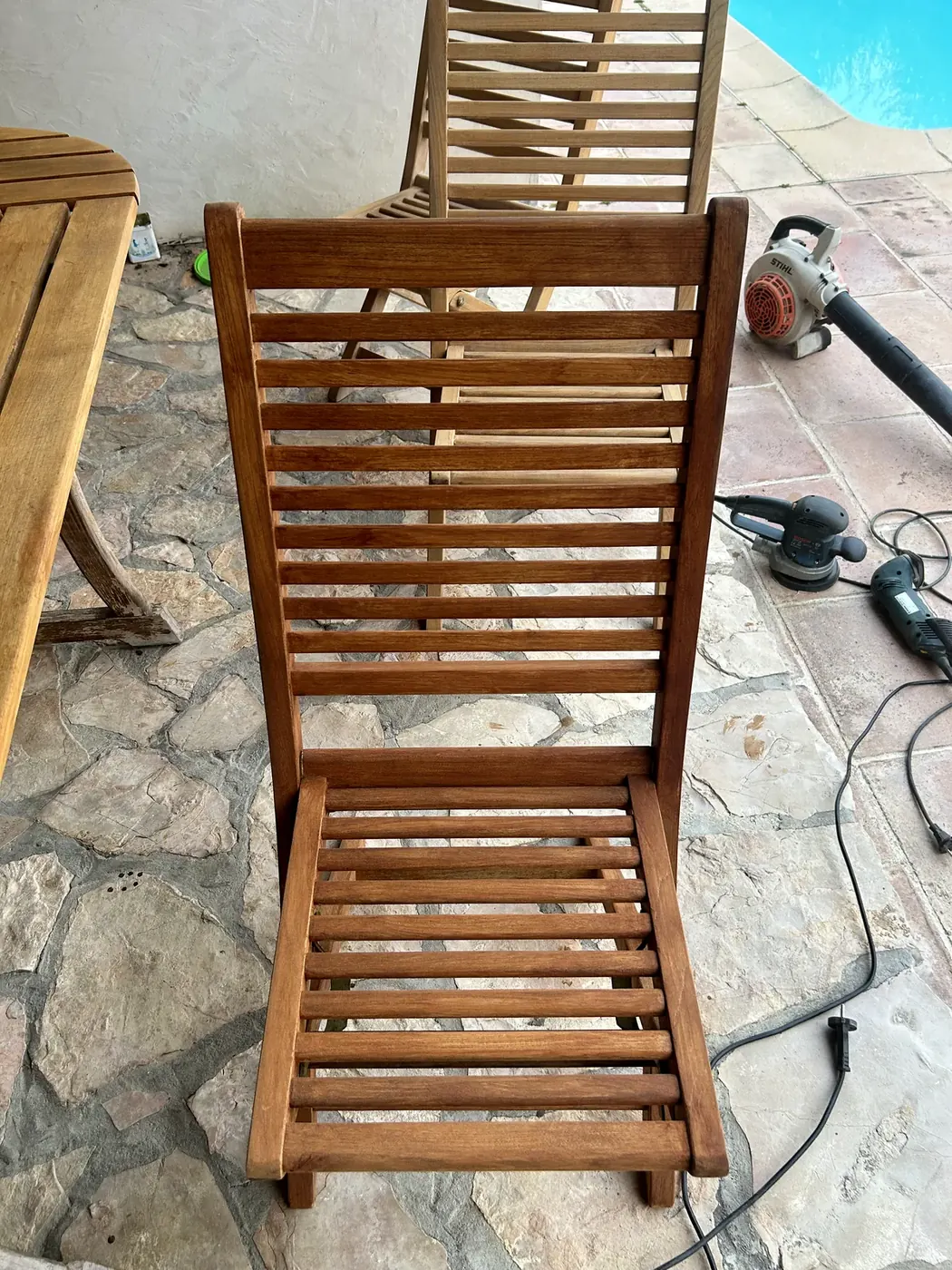 Chaise en bois, après les travaux
