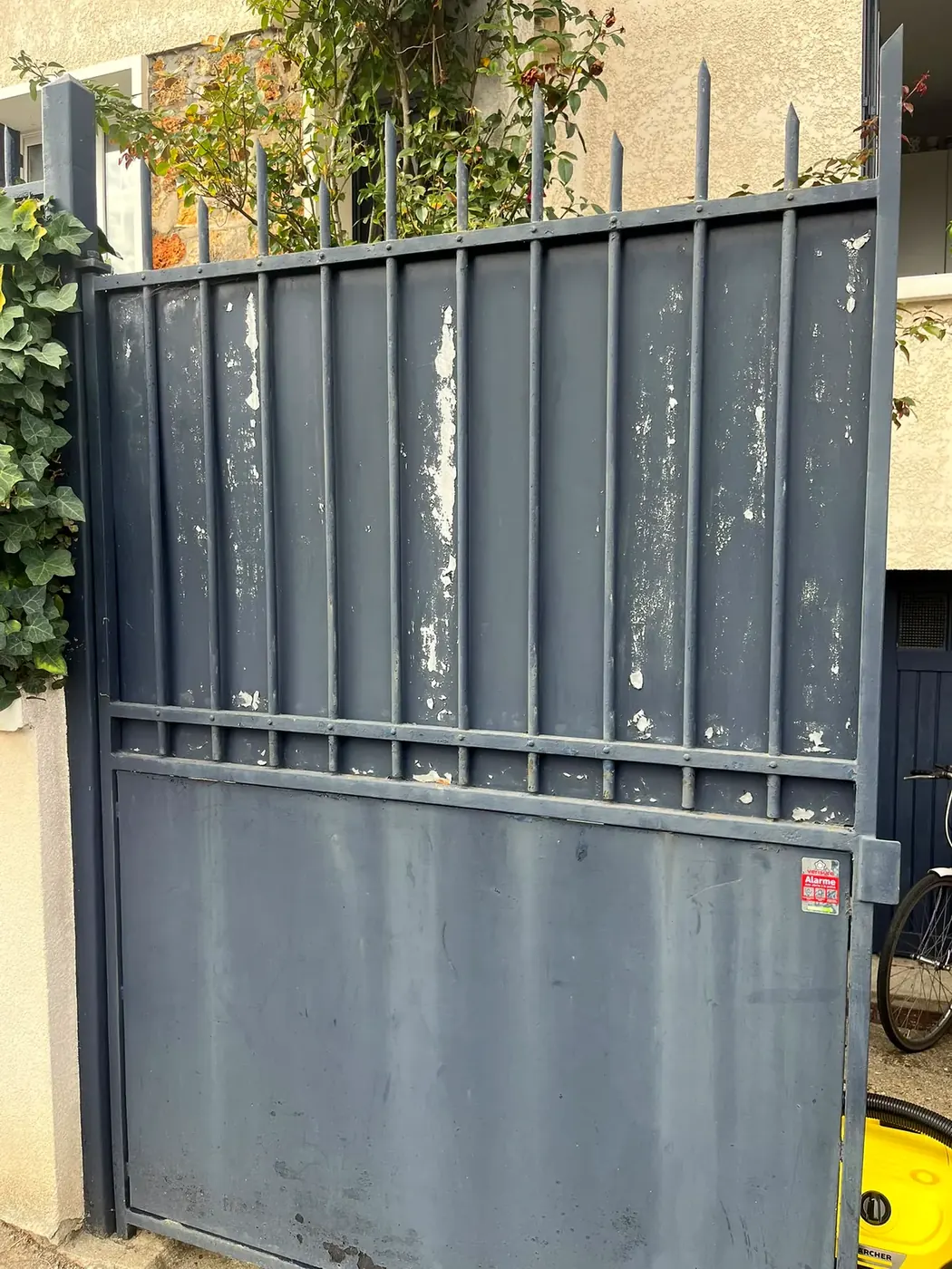 Portail métallique, avant les travaux